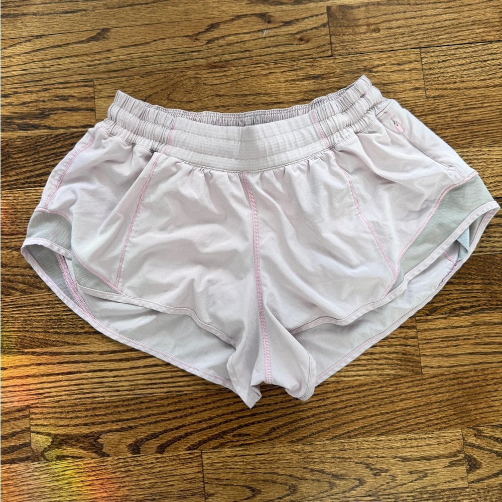 Lululemon Light Pink Lilac Hotty Hot Shorts Low Rise Lined Size 8 Reg
